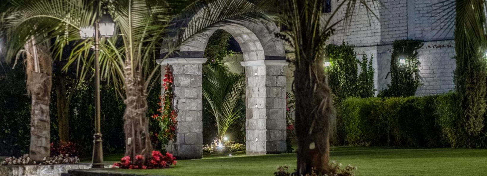 Portón & Piedra Cover Image